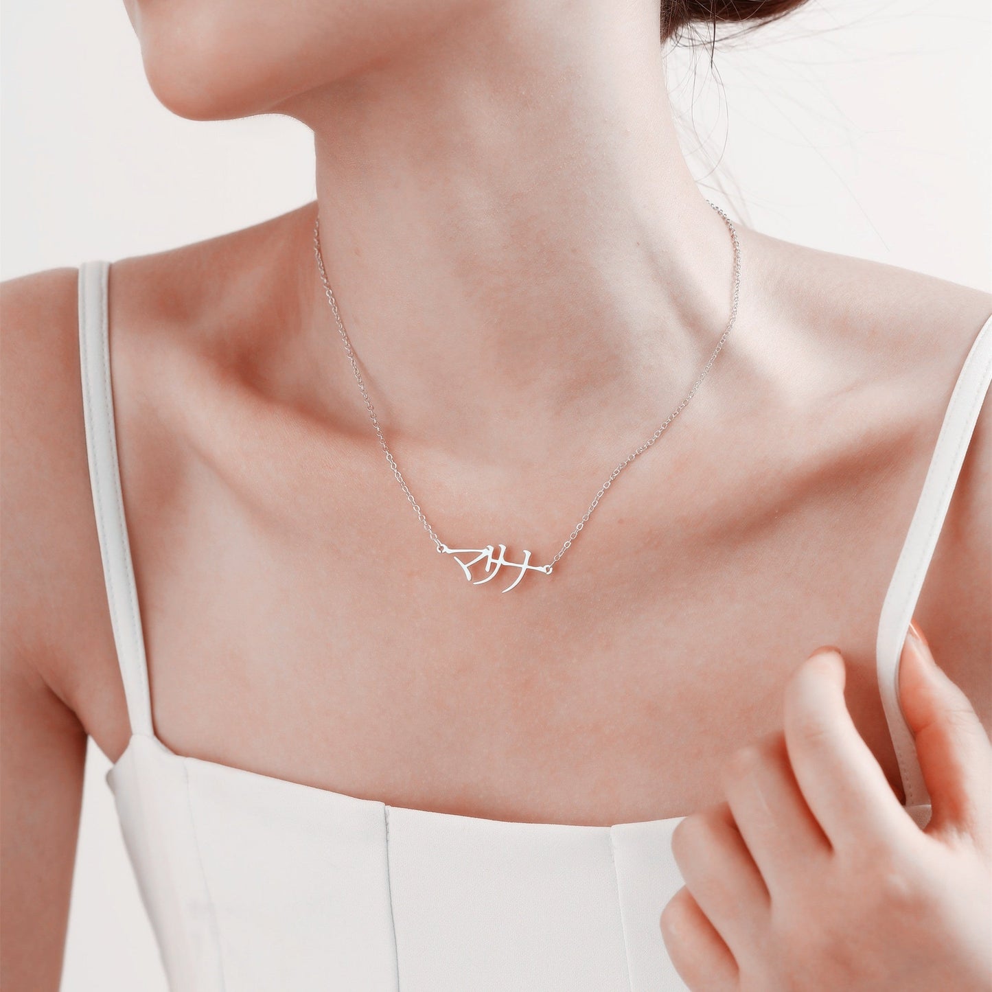 A unique Japanese Kanji name necklace made of stainless steel, featuring custom Katakana and Hiragana pendant. The perfect gift for your mom, sister, or best friend.