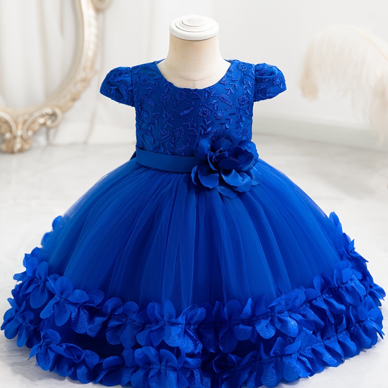 Infant's Mesh Splice Princess Dress with Flower Cap Sleeves, Ideal for Formal Events and Photography.