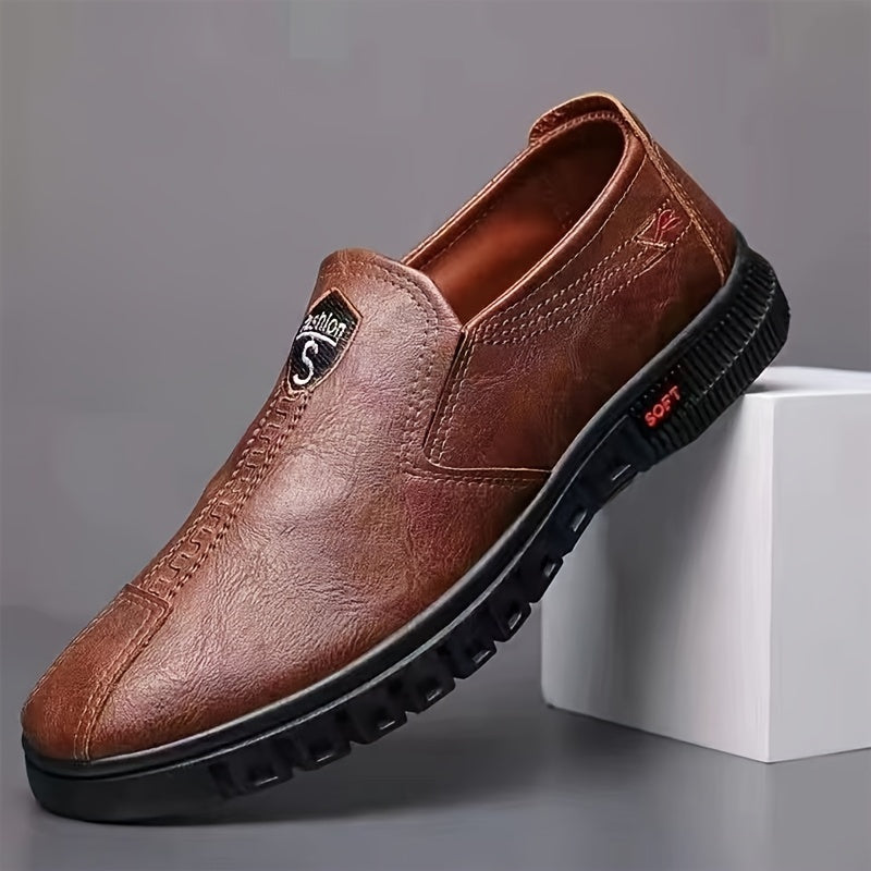 Men's slip-on loafers in solid color for all seasons, comfortable and non-slip.