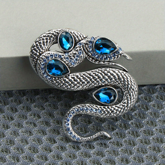 Luxurious Snake Brooch with Enamel and Rhinestones, Irregularly Shaped Animal Pin, Elegant Fashion Accessory for Clothing