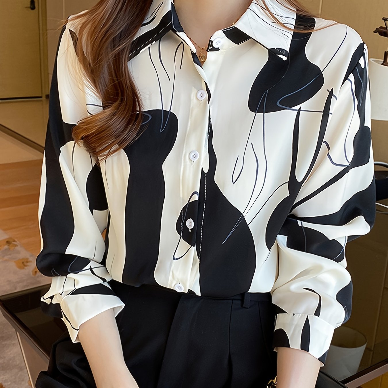 Women's slimming long-sleeve polo shirt with abstract print for spring and autumn.