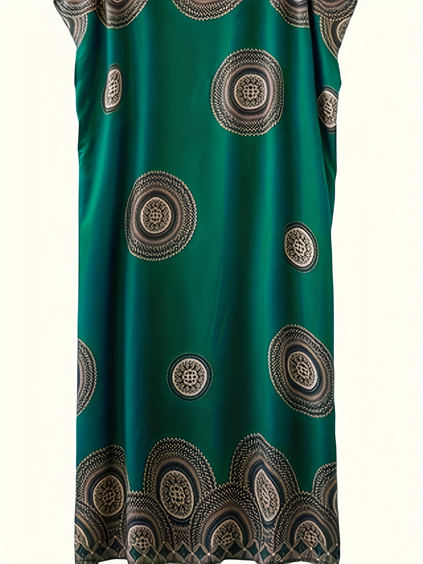 Bohemian style maxi dress in plus size with V-neck and pockets. Made of woven rayon viscose fabric with slight stretch, perfect for vacation wear all year round.