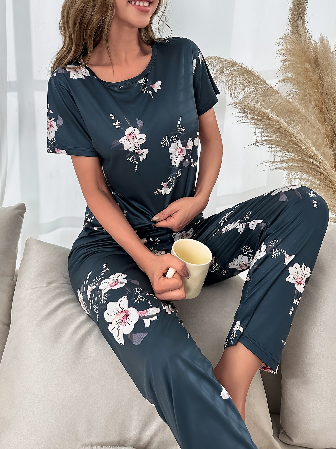 Women's floral print pajama set with short-sleeve top and elastic waistband pants - perfect for sleepwear and loungewear.