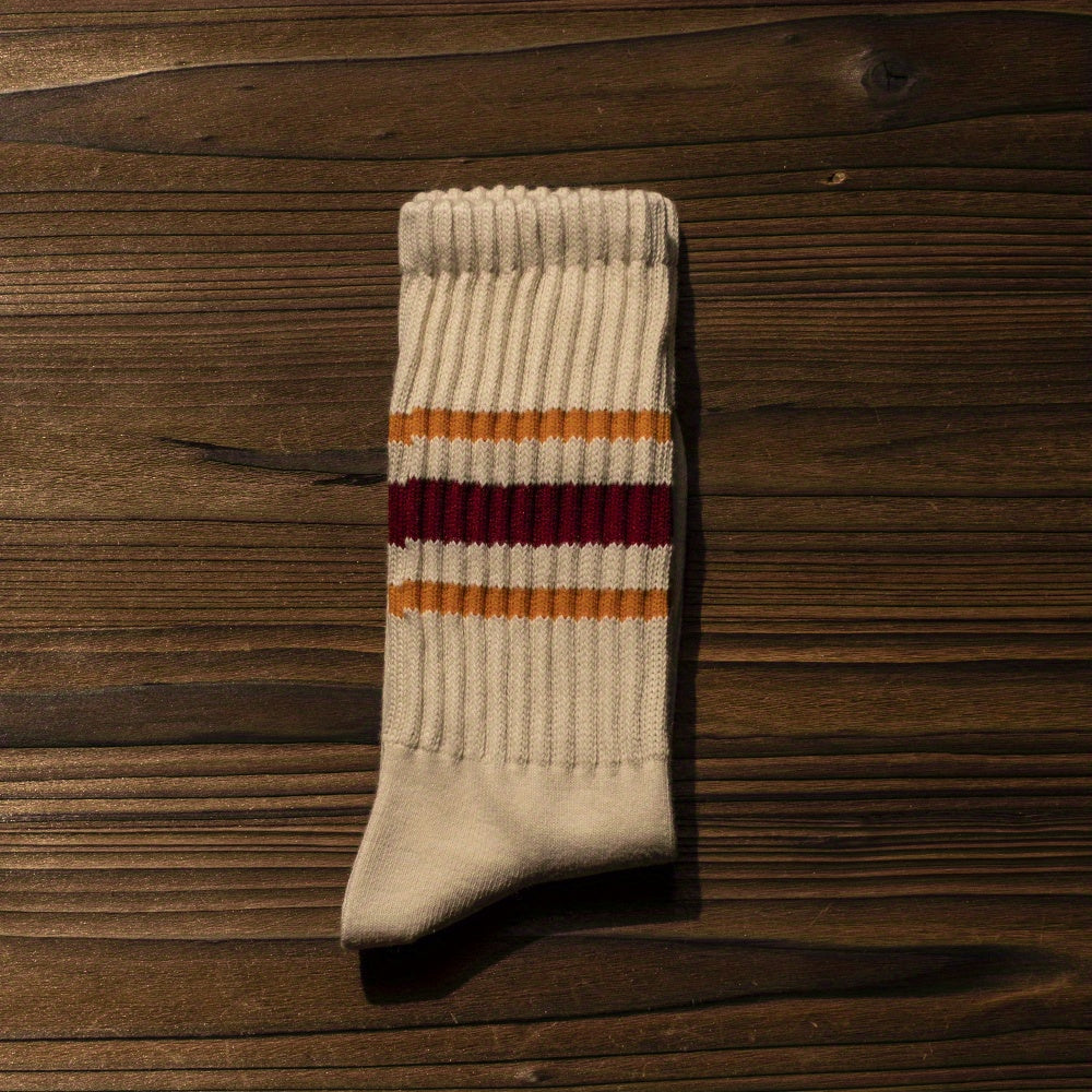 Men's and women's college style retro socks, breathable and thick, suitable for all seasons.