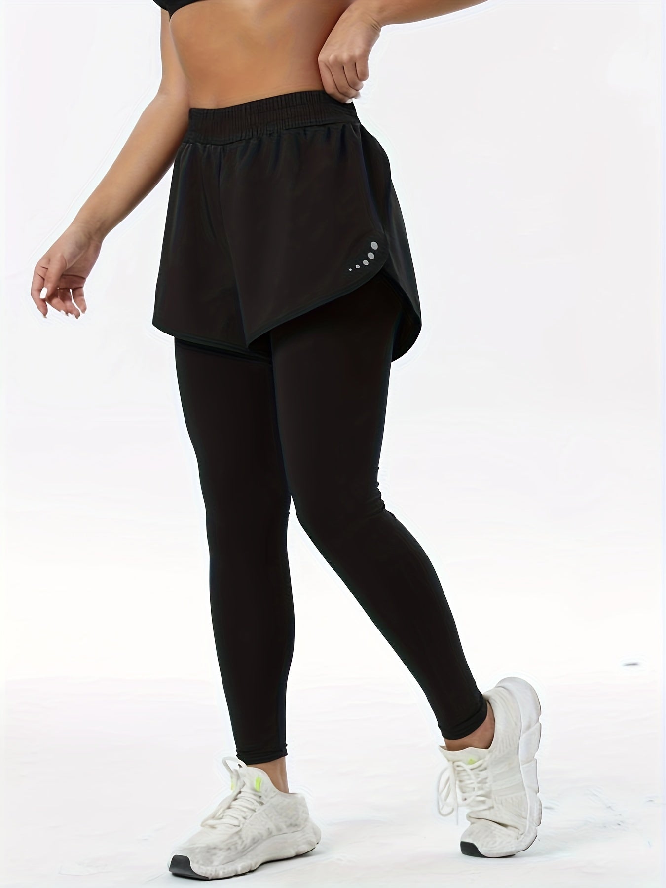 2-in-1 high-waisted sports leggings for women, made of knit fabric with a print pattern, pocket detail, and mid-stretch. Suitable for all seasons, made of a polyester blend.