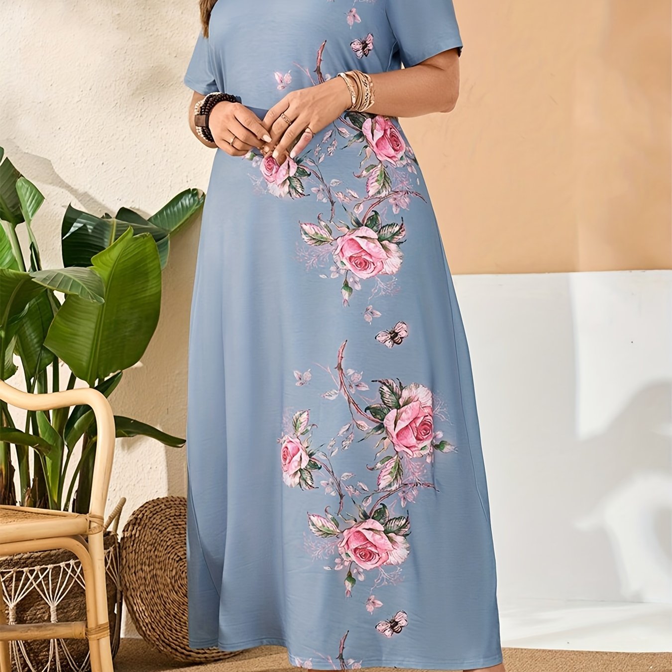 Floral print slim dress for plus-size women, perfect for spring and summer vacations.