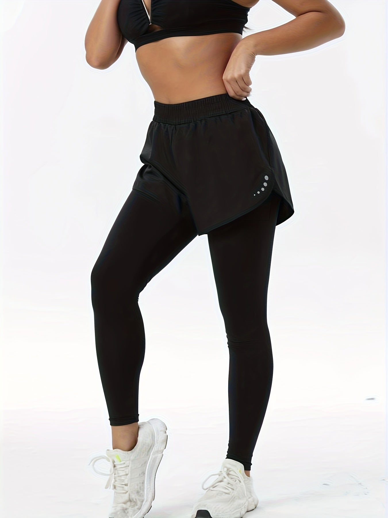 2-in-1 high-waisted sports leggings for women, made of knit fabric with a print pattern, pocket detail, and mid-stretch. Suitable for all seasons, made of a polyester blend.