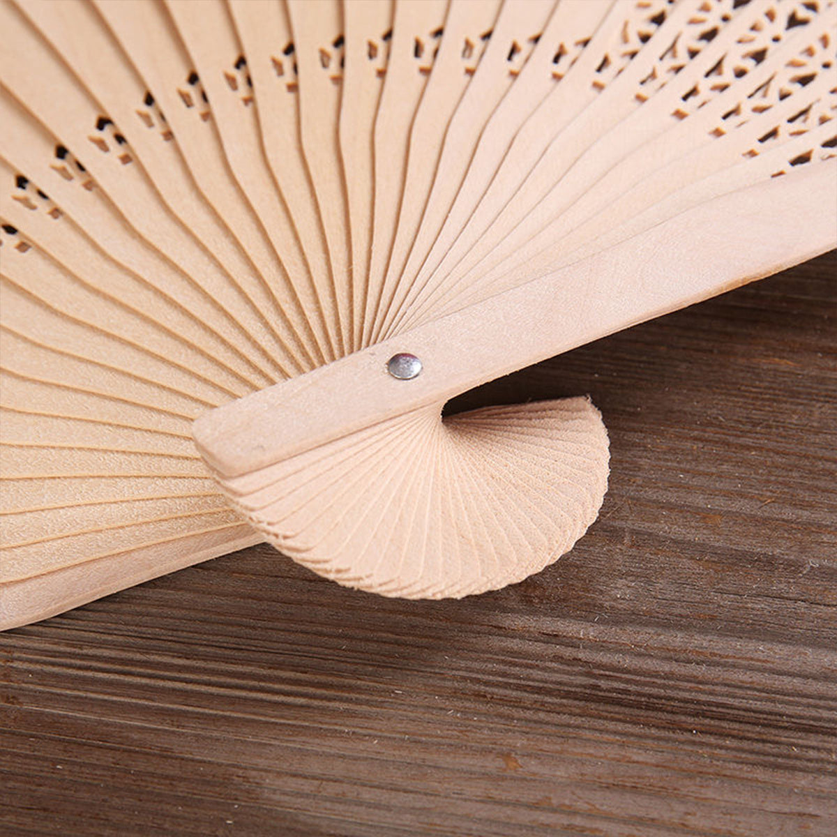 10 personalized sandalwood wooden hand fans in a set, including 5 pieces and 1 piece. These custom engraved wedding party favors are perfect for anniversary, Valentine's Day, birthdays, and Mother's Day gifts. The unscented fans also enhance curls.