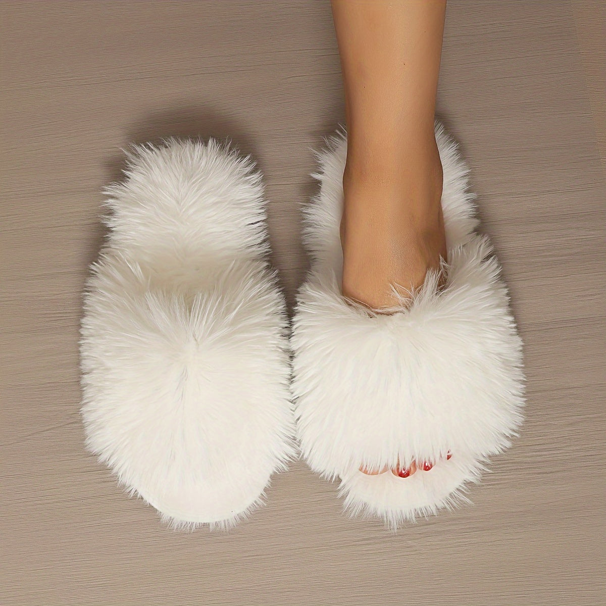 All-season plush slippers for women, featuring a cozy and stylish minimalist design.