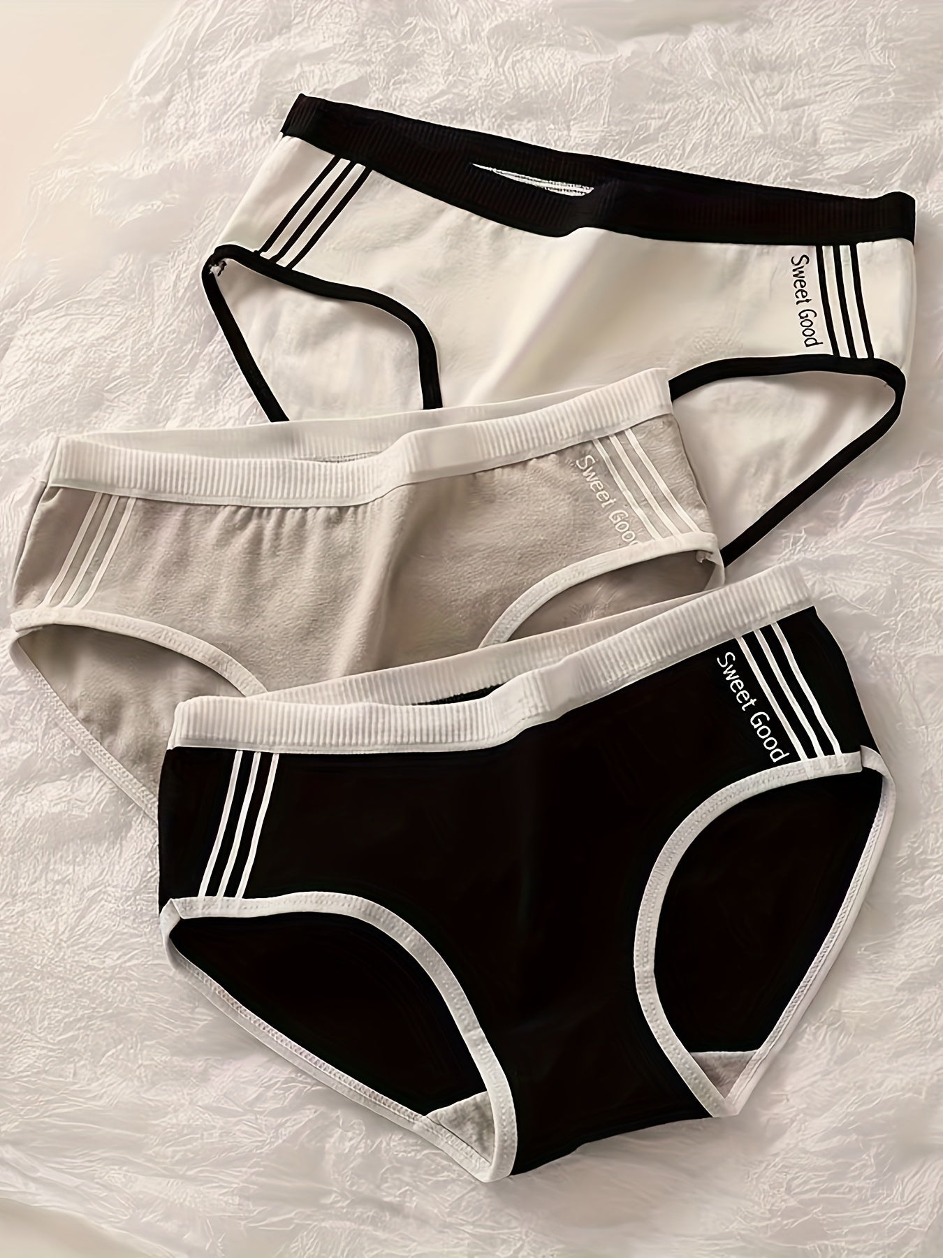 3 pieces of letter graphic briefs with breathable and comfy contrast binding, perfect for women's lingerie and underwear.