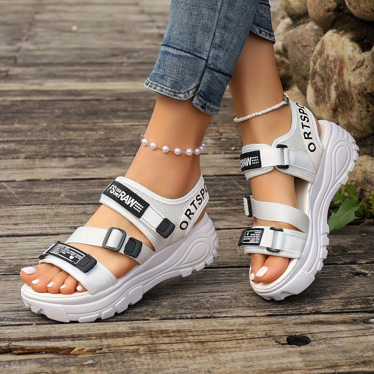 Women's thick sole sports sandals, heightening beach shoes, trendy casual sandals.