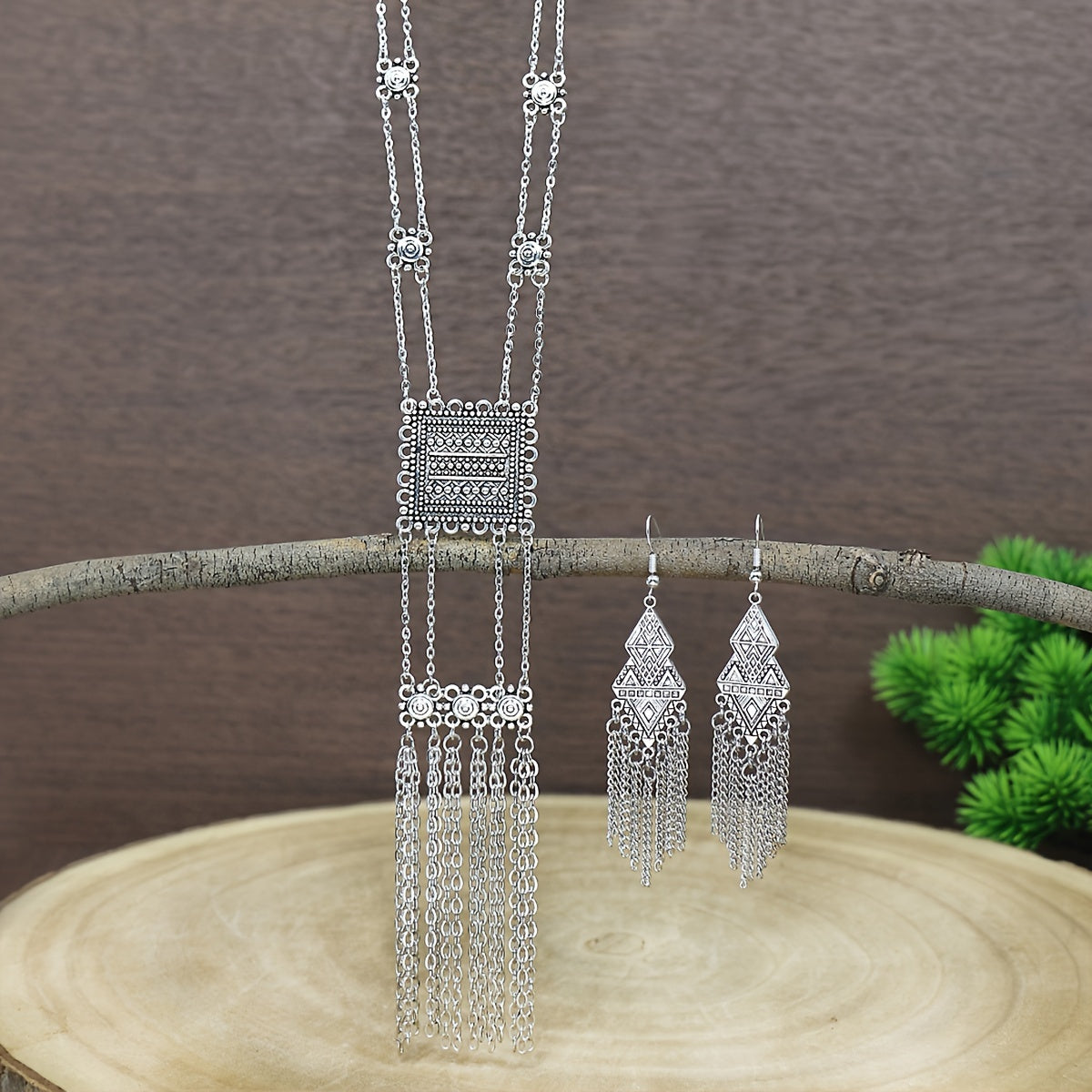 This retro ethnic style women's jewelry set includes three pieces: a geometric zinc alloy necklace and matching tassel long earrings. The set is simple, stylish, and versatile, suitable for all seasons and can be paired with a long skirt or sweater.