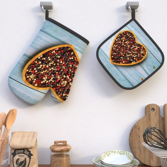 2 sets of heat resistant oven mitts and potholders with heart-shaped molds on a wooden board. Perfect for kitchen decoration, cooking, grilling, baking, and makes a great holiday gift. Suitable for use with peppercorns. Dimensions are 26.92 x 17.02 cm.