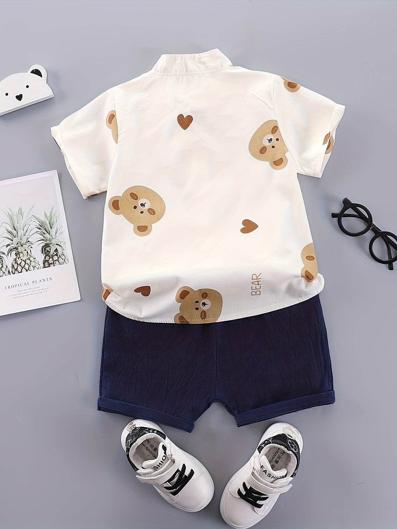 Boys' cute summer outfit with cartoon bear print on cotton shirt and woven pants for outdoor activities