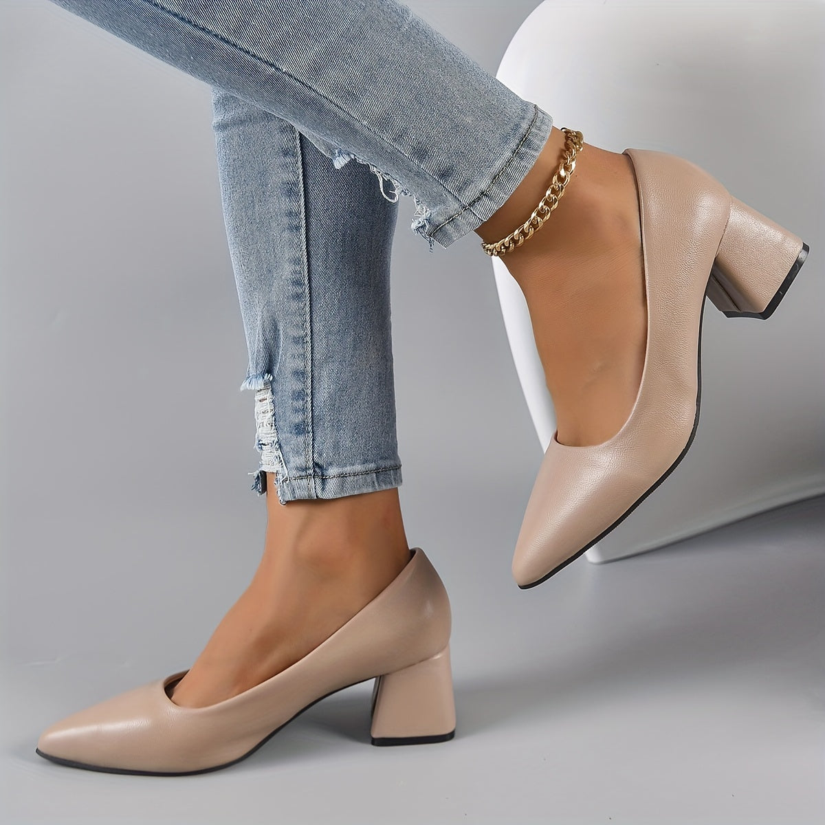 Solid color pumps for women with pointed toe and chunky mid heels, suitable for office work.