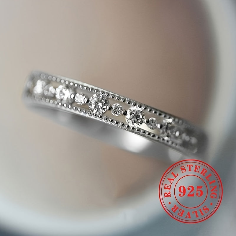 An elegant S925 silver ring adorned with zirconia, suitable for everyday wear, leisurely outings, or special occasions such as weddings.