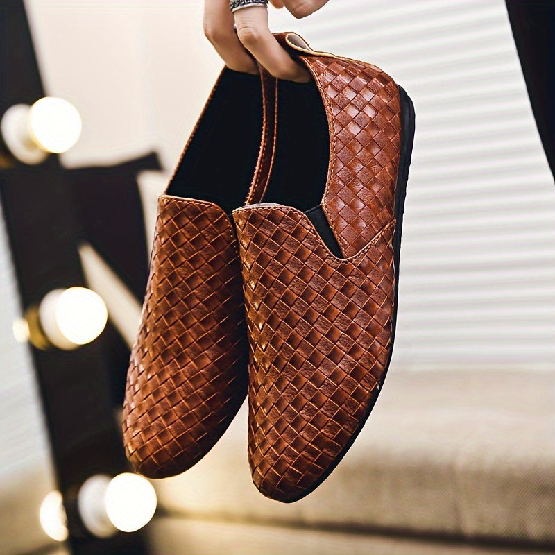 Men's trendy and stylish casual shoes with a unique one-foot kick design.