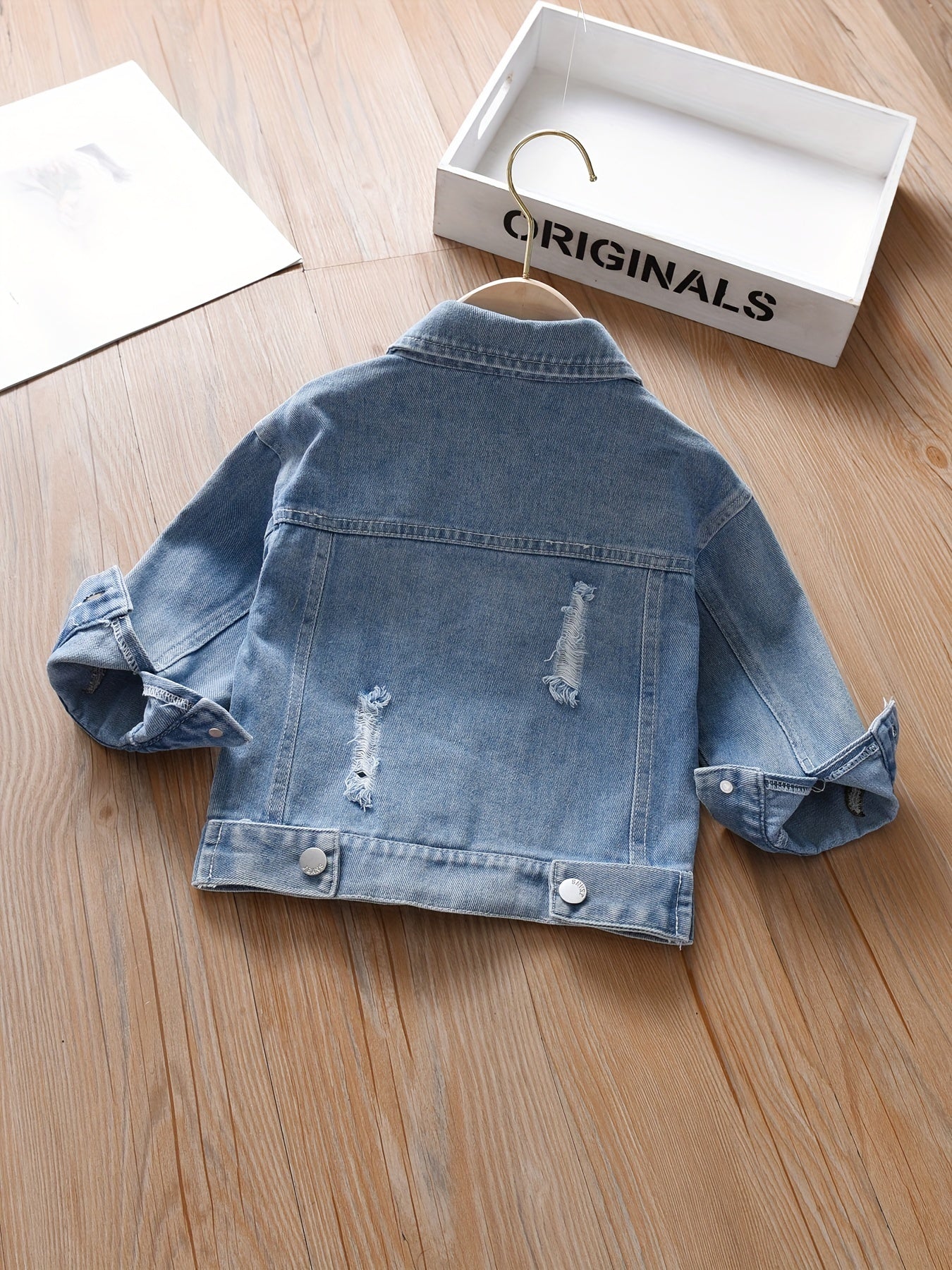 Embroidered denim jacket for girls with collar, made of cotton blend, perfect for spring/fall.