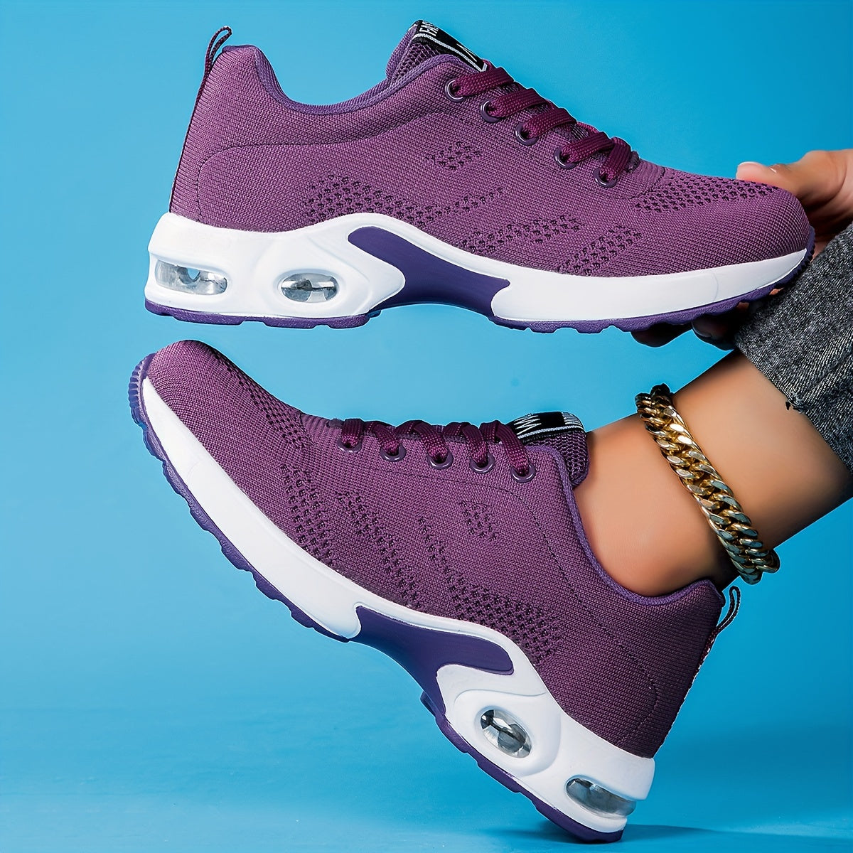 The women's sneakers are shock-absorbing and comfortable for outdoor sports with an air cushion and lace-up design.