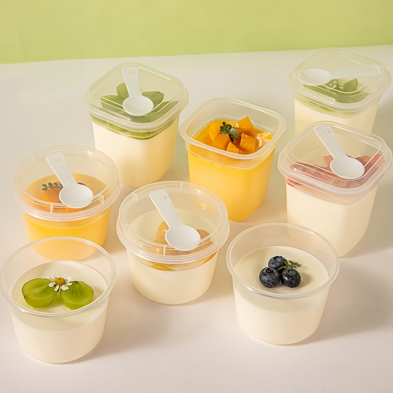 25 pieces of plastic cups with lids and spoons, perfect for serving desserts, puddings, and yogurt at parties, camping trips, picnics, or for take-out. These kitchen supplies and tableware accessories are ideal for food packaging.