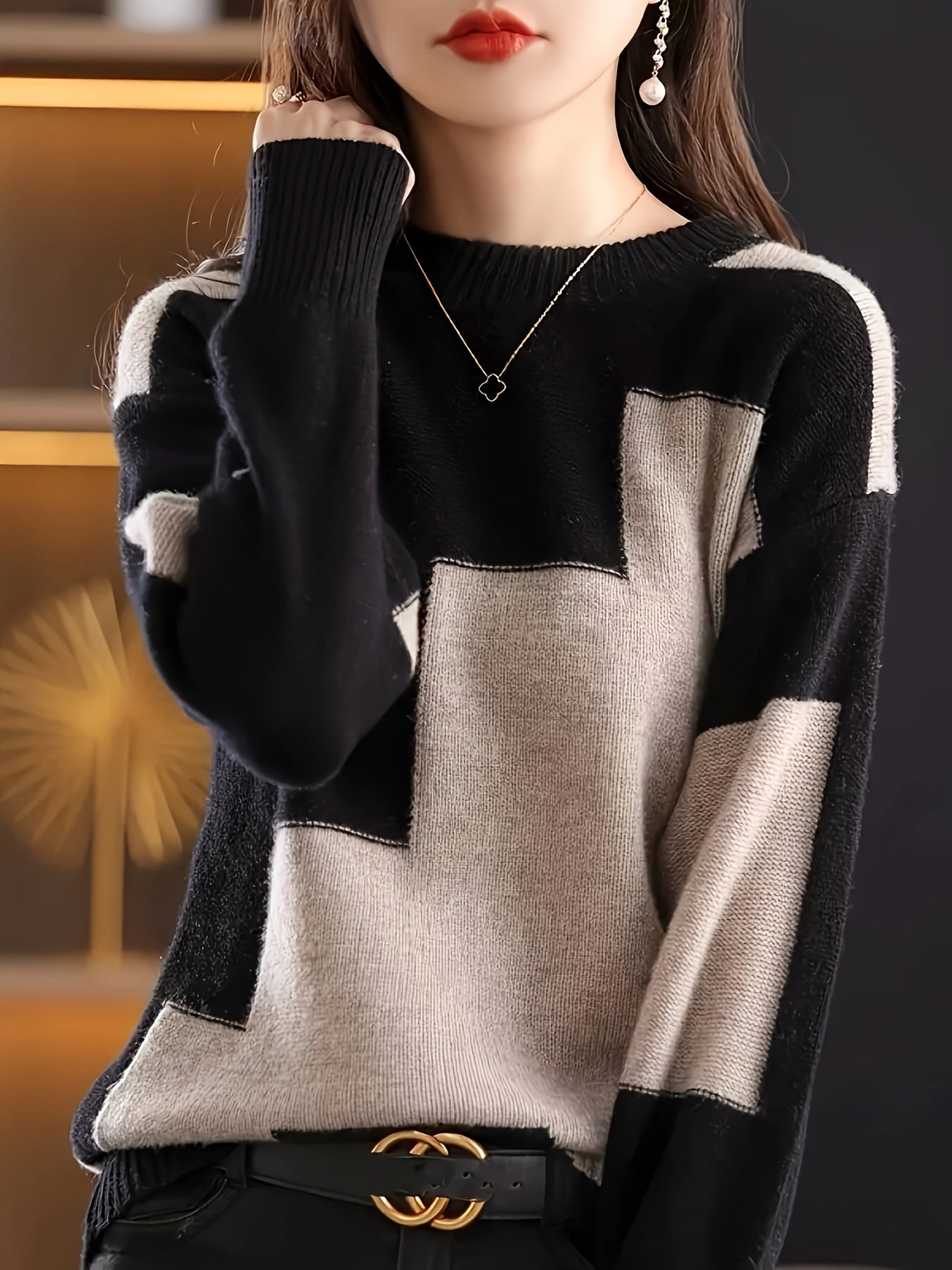 Women's color-blocked round-neck sweater, perfect for autumn and winter.