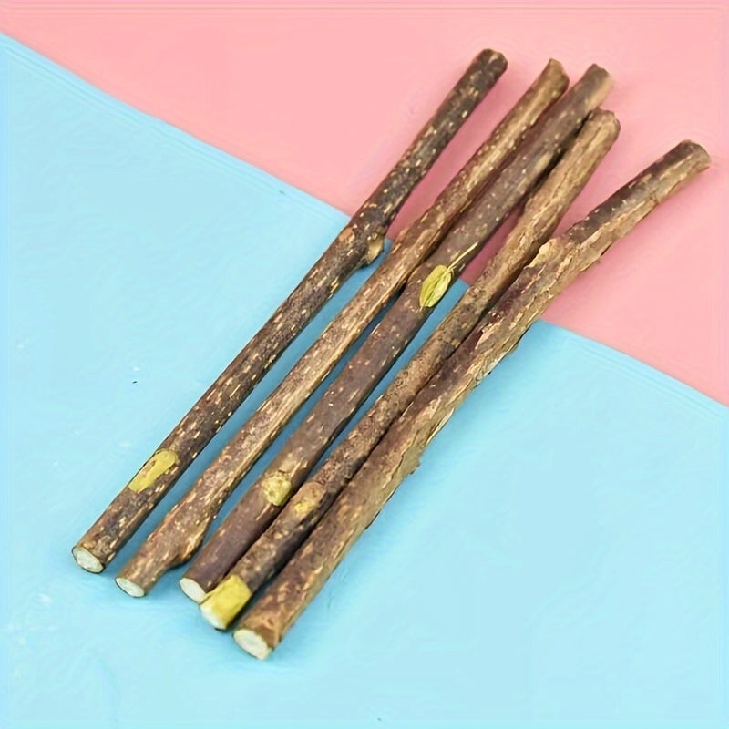 Randomly delivered outer packaging of 5 or 15 pieces of 12.5cm indoor cat molar healthy sticks for strong interaction.