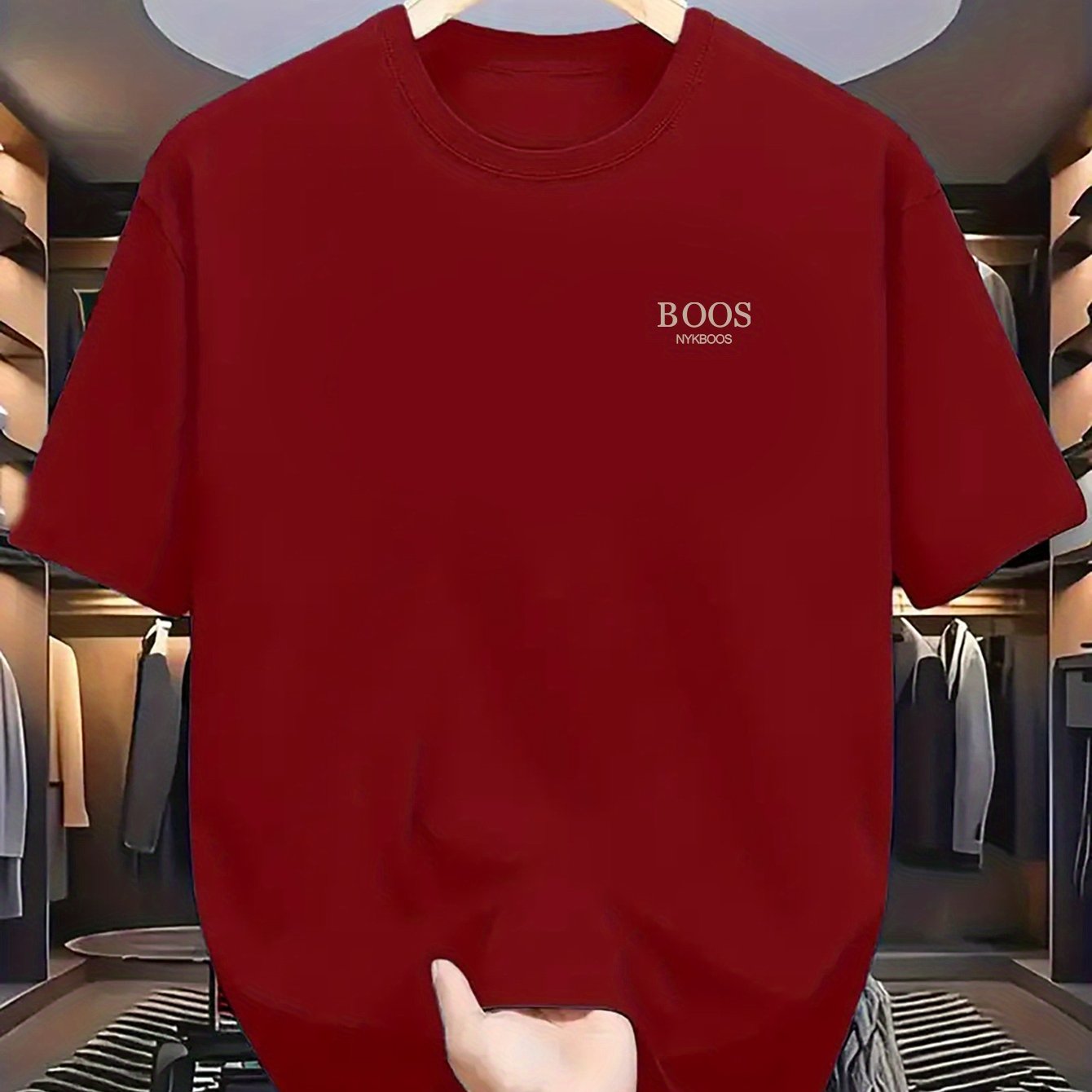 Yozgi sport va mashg'ulotlar uchun ideal, nafas oladigan polyesterdan tayyorlangan "BOOS" printli dengiz ko'k rangli erkaklar uchun crew neck futbolkasi.