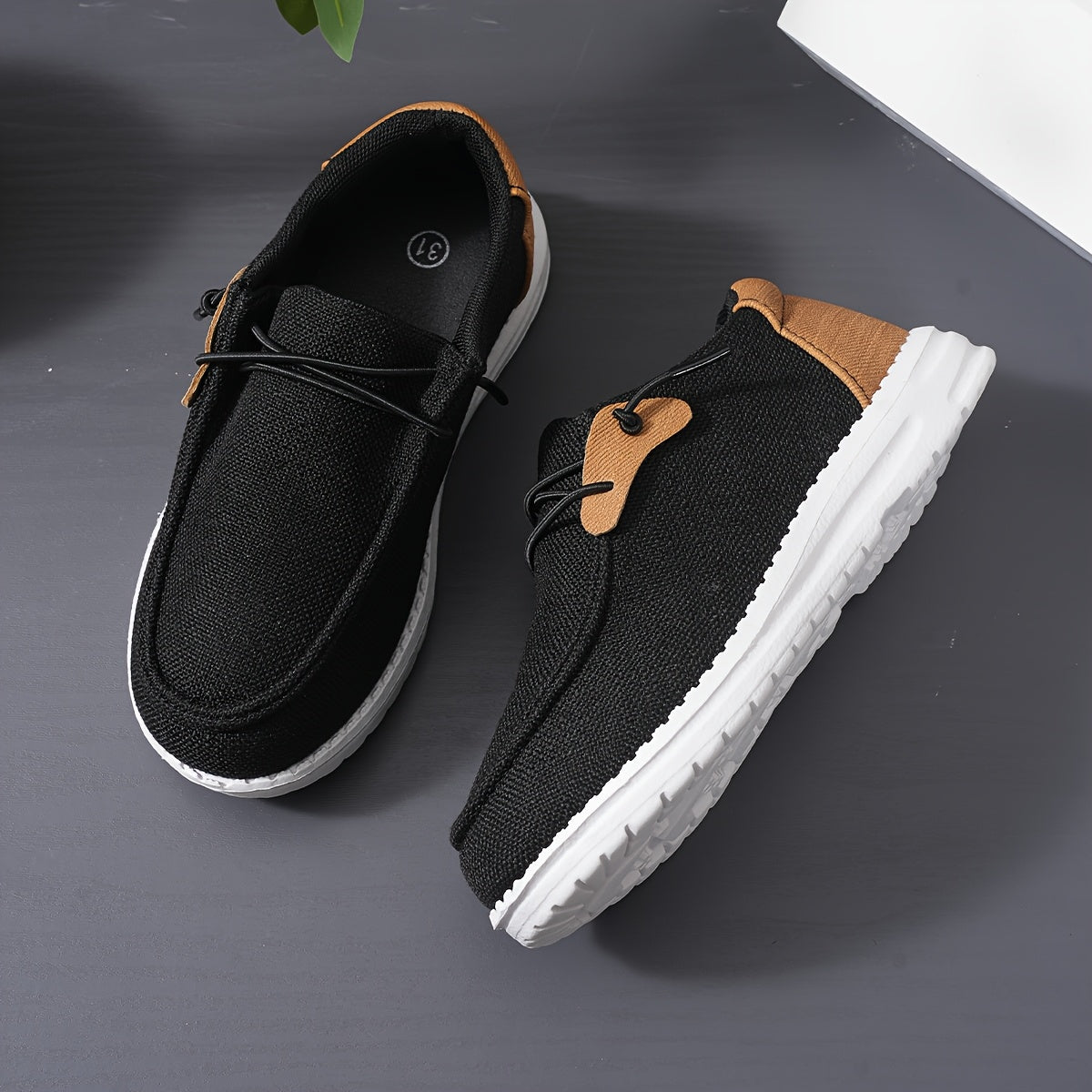 Stylish, breathable sneakers for men, perfect for outdoor activities.