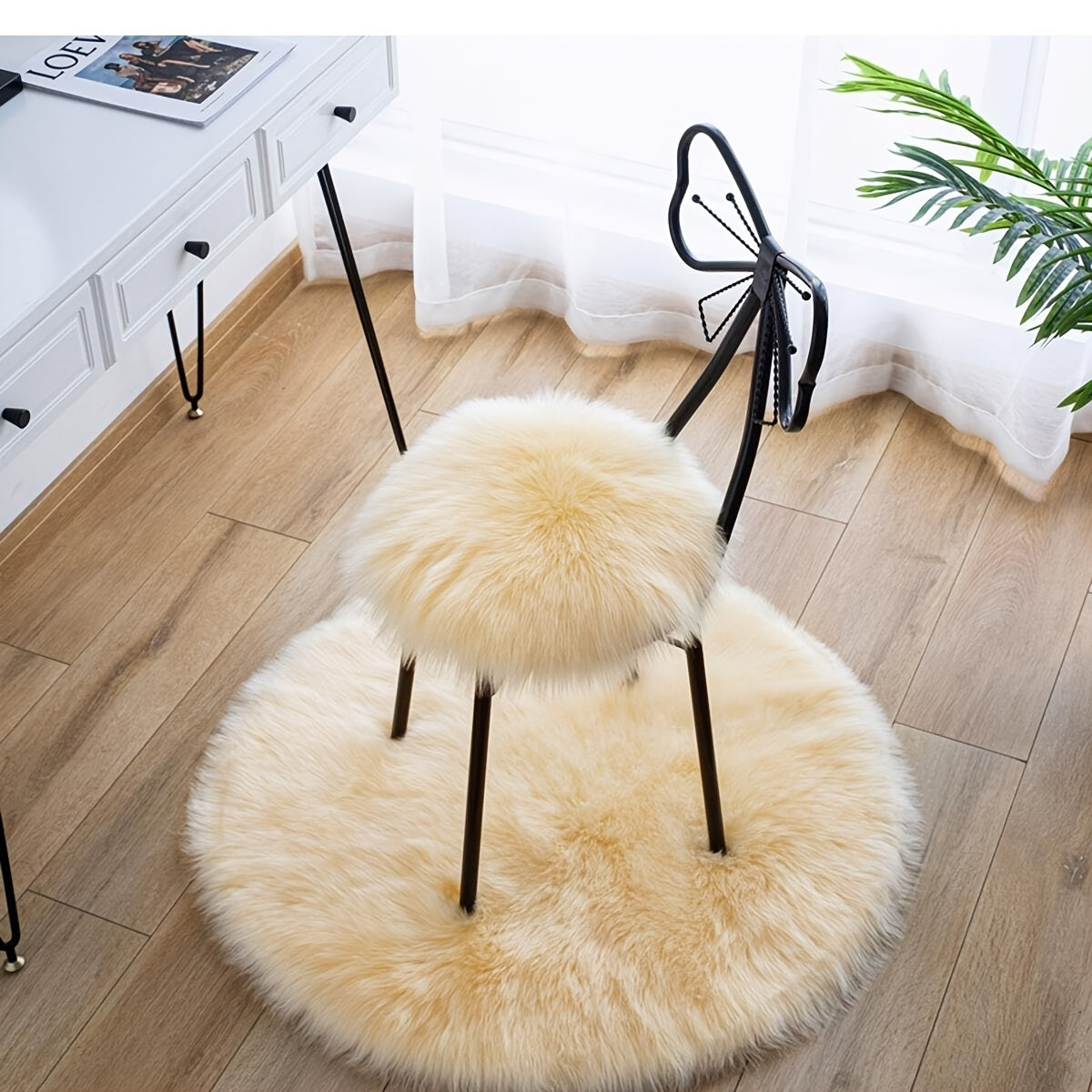 Soft and cozy faux fur chair cover, ideal for adding a touch of luxury to your living room or bedroom décor.