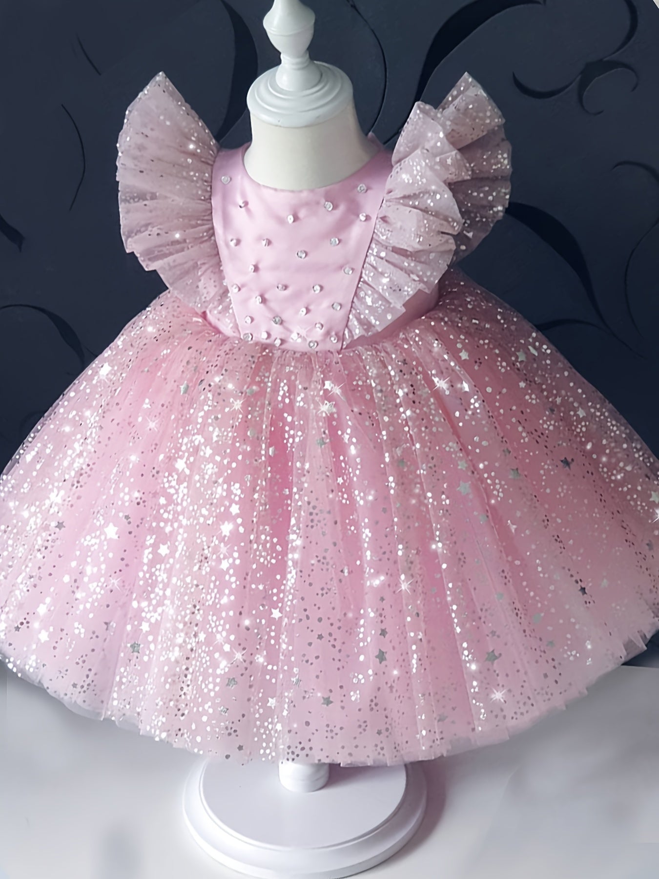 Princess dress with flying sleeves for girls' birthday party