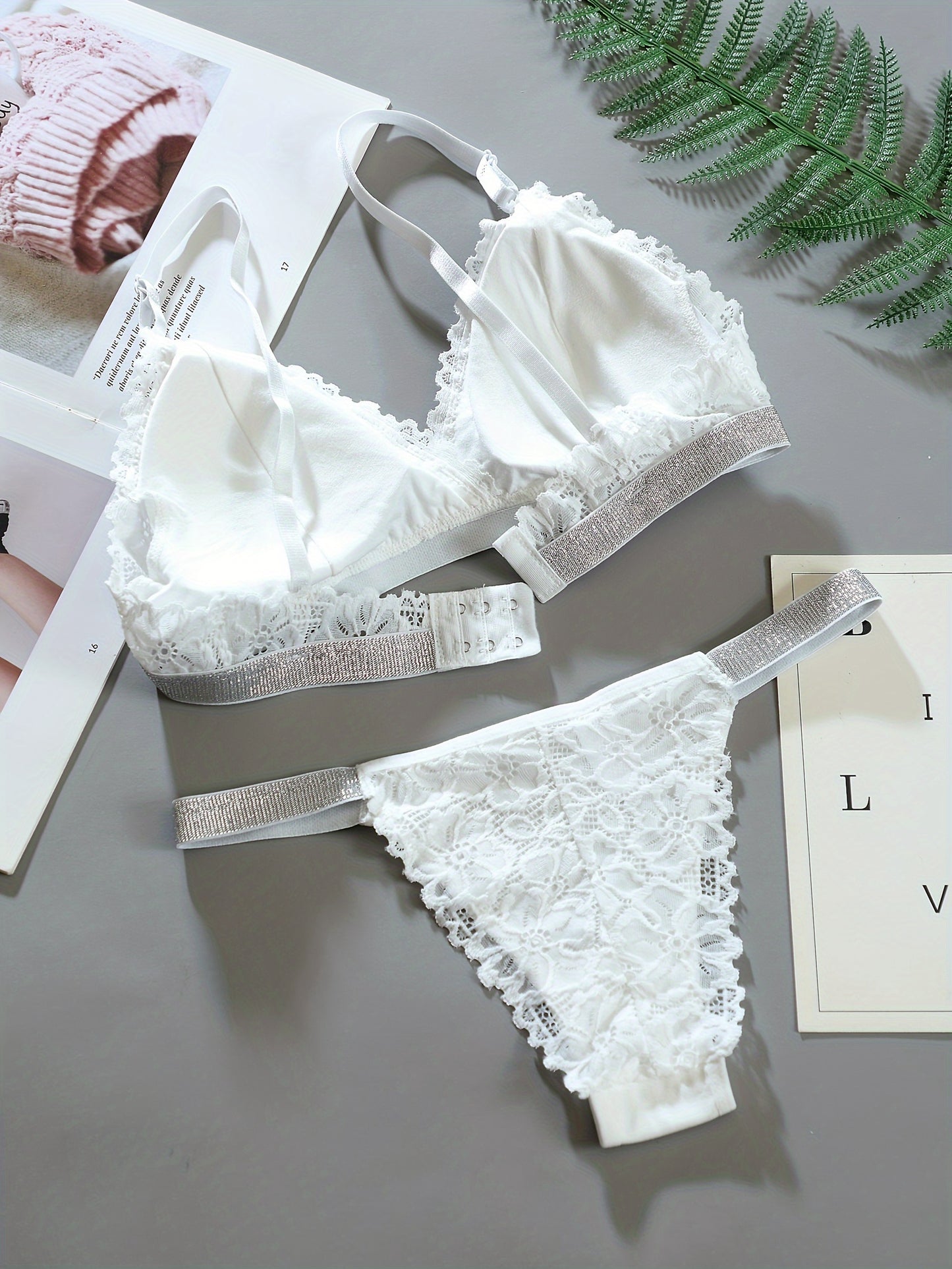 Lace sexy bra and brief set with skin-friendly seamless thong.