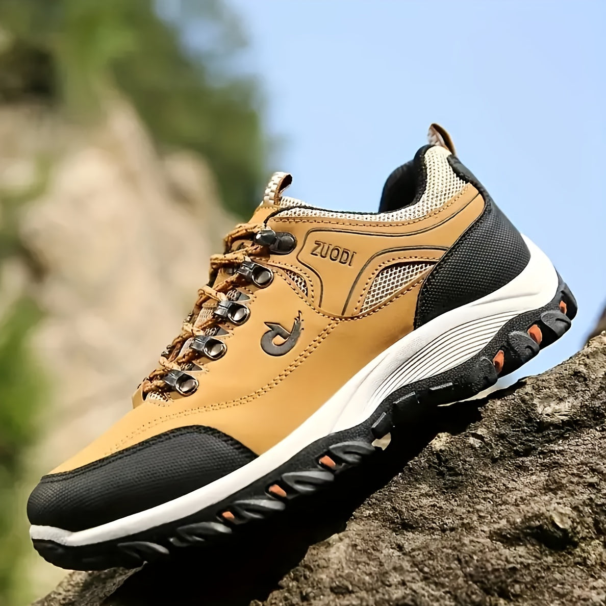 Men's Thermal Hiking Sneakers with Plush Lining, Arch Support, Non-Slip Outsole for Mountaineering and Travel.