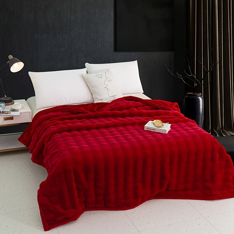 High-quality luxury blanket made of thickened material, featuring rabbit velvet bubble design. This breathable and skin-friendly blanket provides excellent warmth. It is crafted with active printing dyeing technology and is machine washable. Perfect for