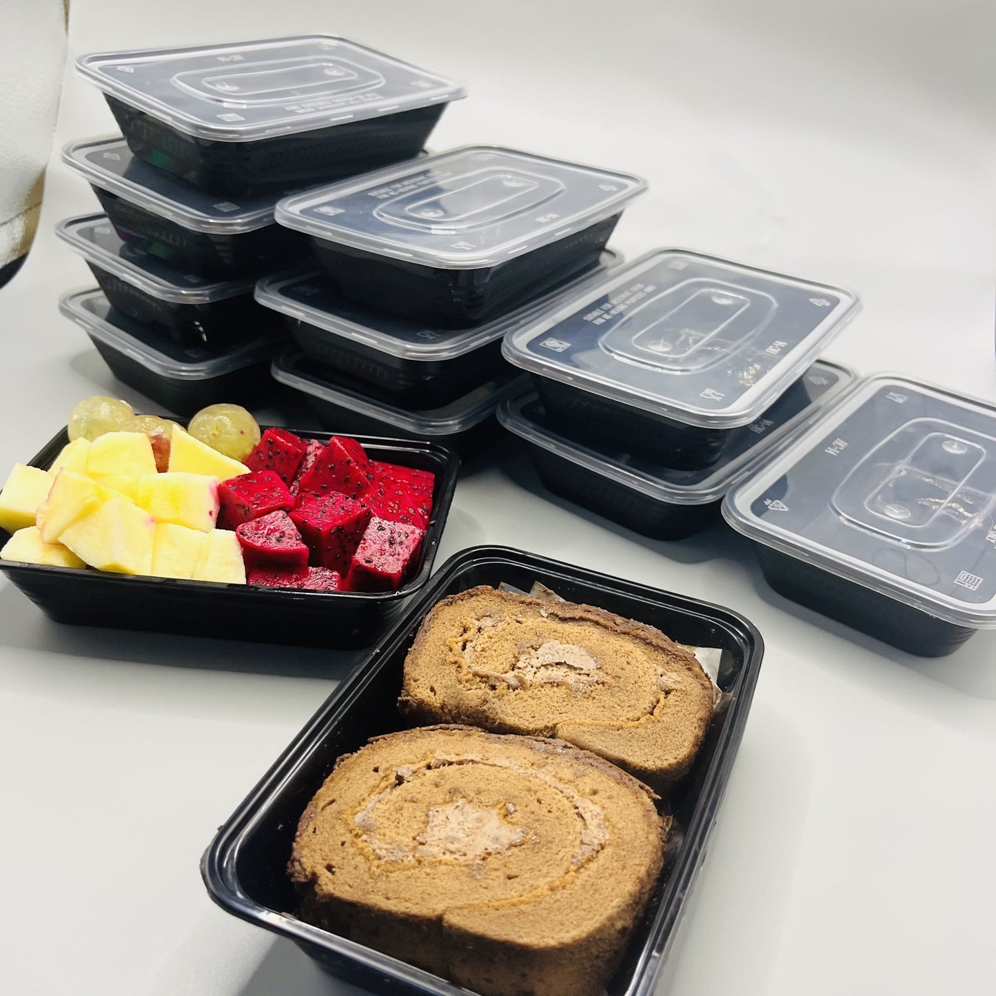 The package includes 10, 20, and 50 black lidded food storage containers. These ultra-thick plastic containers are portable and disposable, perfect for takeout meals. They are BPA-free and safe to use in the dishwasher, microwave, and refrigerator. Each