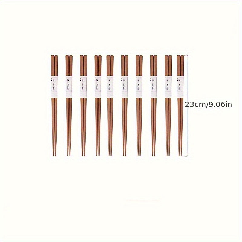 5 pairs of natural wood chopsticks, high-end anti-slip solid wood chopsticks for household use. Traditional Chinese tableware.