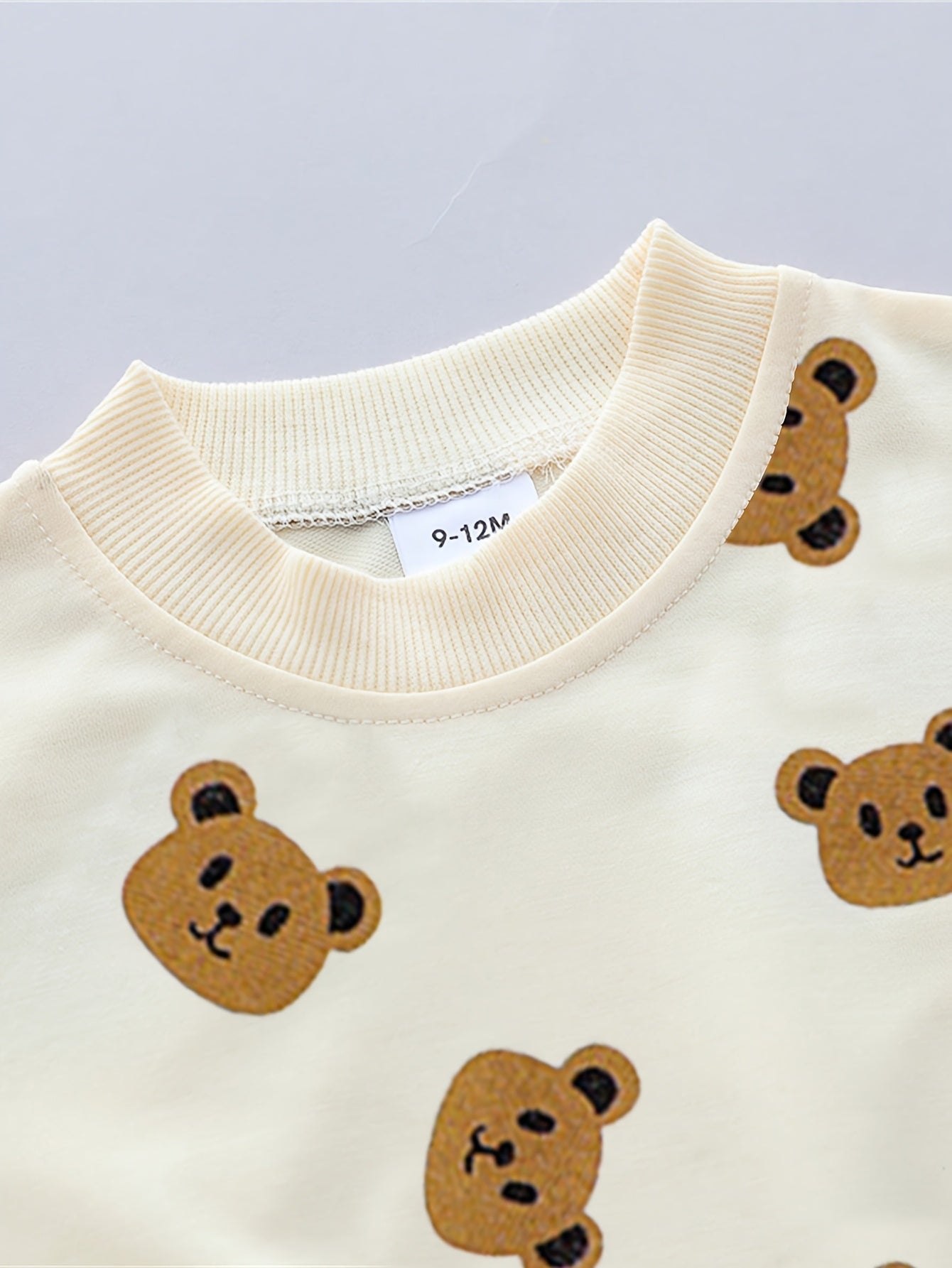 Toddler boys' cute bear print sweatshirt and pants set with crew neck. Made of polyester knit with a regular fit and slight stretch. Featuring an animal pattern, suitable for spring/fall