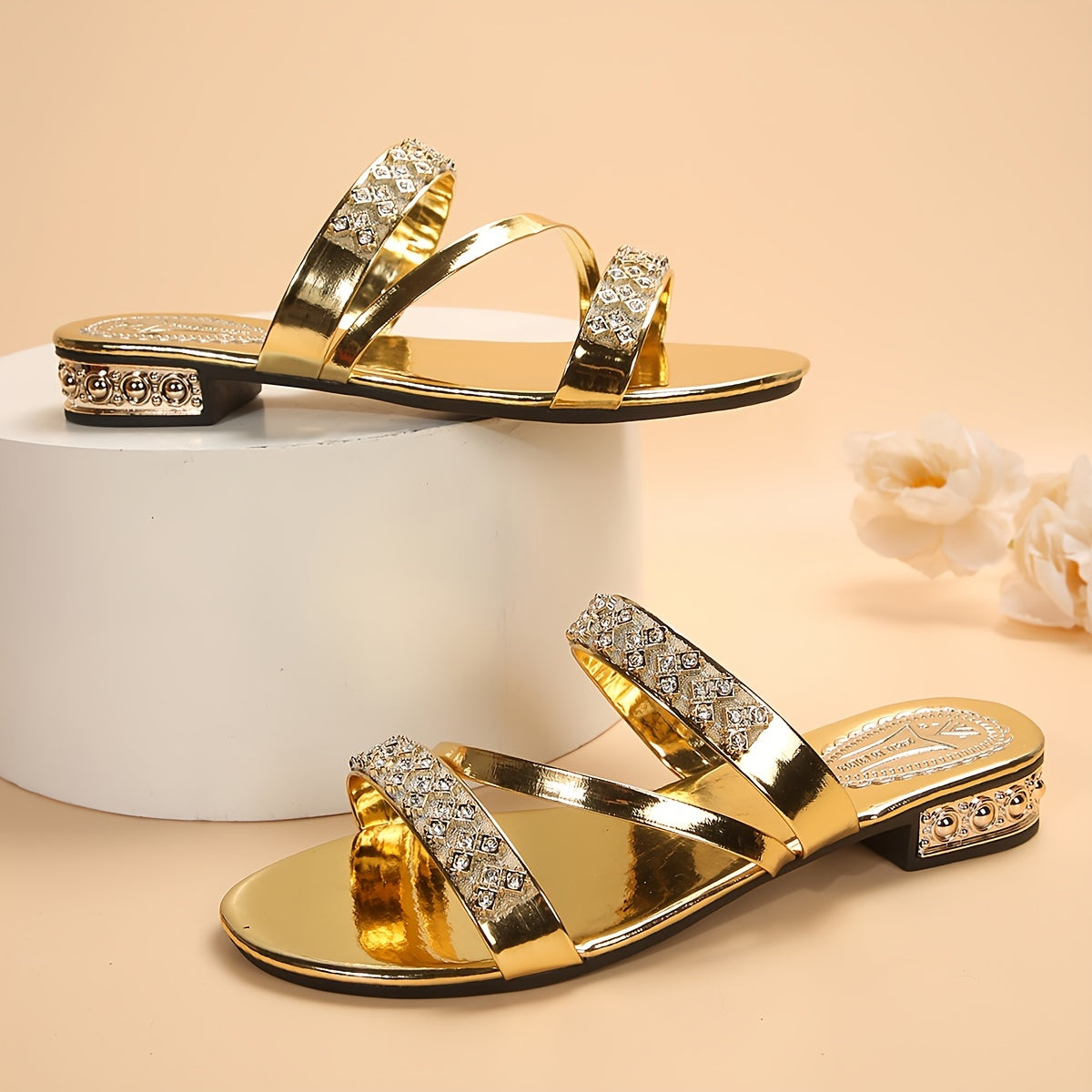 Summer 2023 Women's Fashion Sandals with Rhinestone Embellishments and Low Heel. Made with TPU and Plastic Sole.