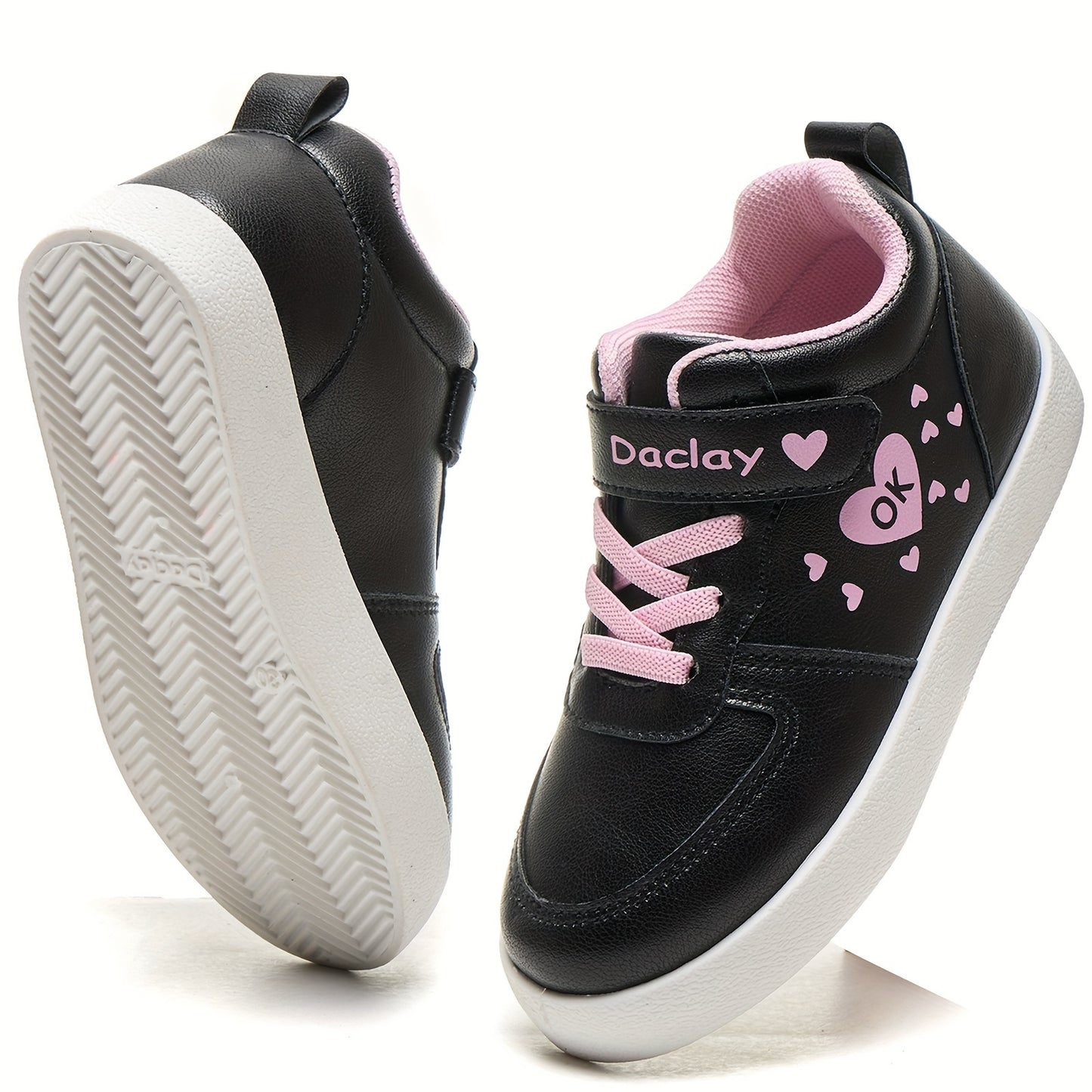 Girls' heart pattern sneakers, comfy non-slip skateboard shoes for all seasons.