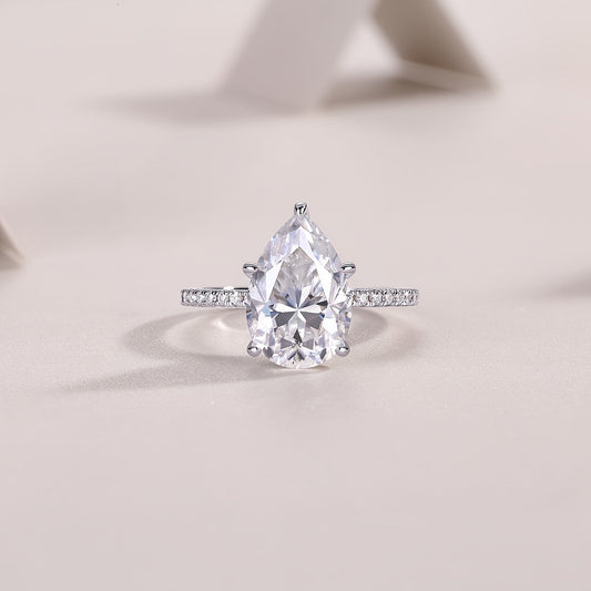 Elegantly designed JIU ZUAN Moissanite Engagement Ring, crafted from high-quality 925 Sterling Silver with a luxurious 18K Golden Plated finish, suitable for both Men and Women. Comes with a lovely gift box making it perfect for any occasion - whether