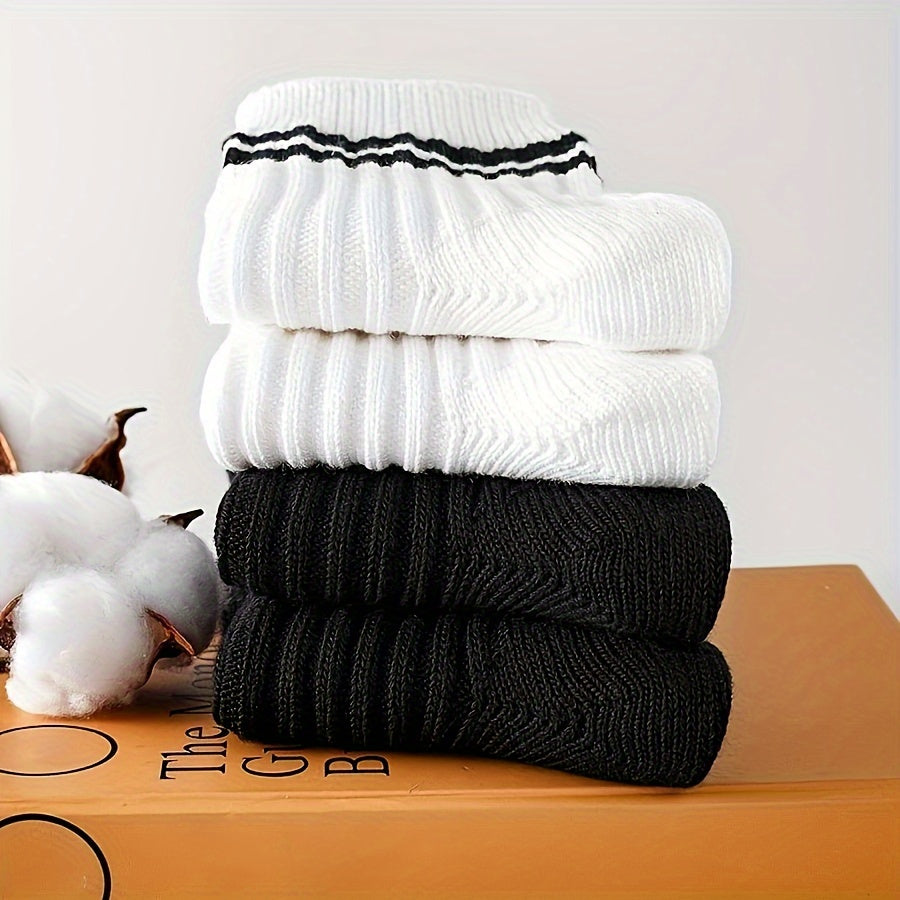 7 pairs of black and white thick mid-length socks for comfortable and breathable wear in autumn and winter.