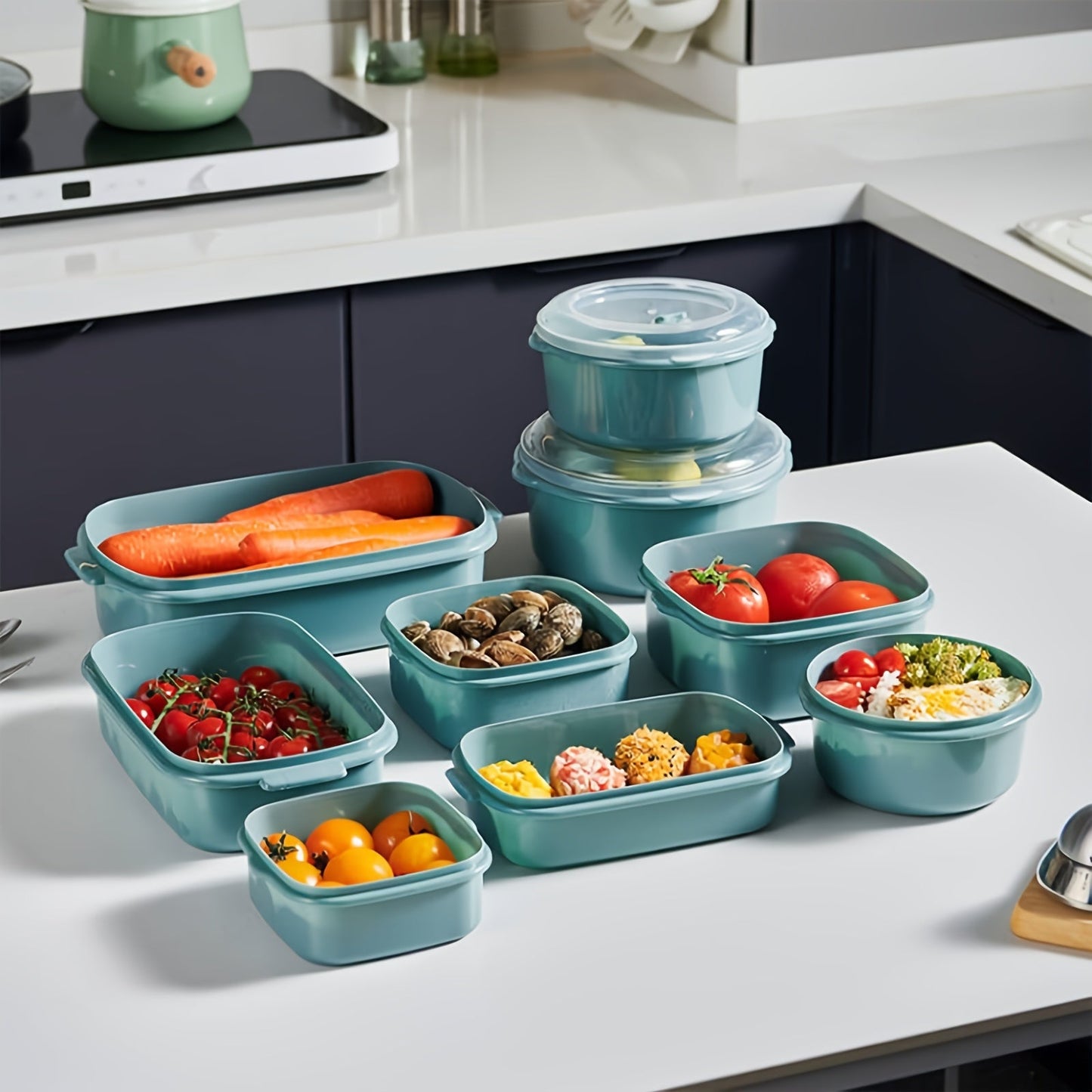 Essential kitchen set includes 3 round food storage containers with lids, perfect for storing fruits, vegetables, noodles, meat, eggs, ginger, garlic, and onions. These microwave-safe containers are made of reusable plastic and feature a clip closure for