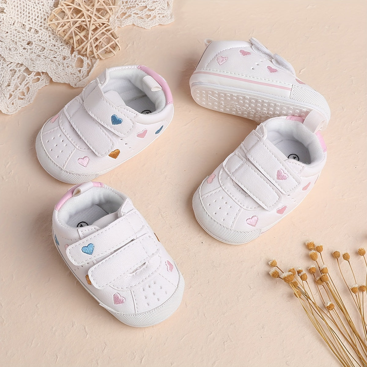 Cute and comfortable baby girl sneakers, lightweight non-slip shoes for all seasons.