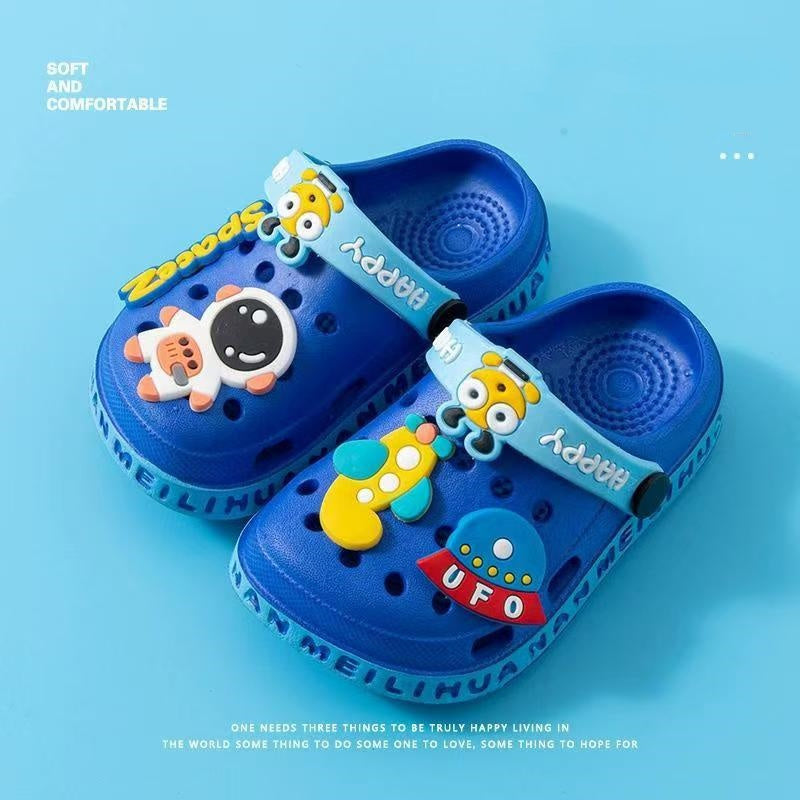 Kids cartoon clogs - breathable slip-on shoes with non-slip soles for boys and girls. Perfect for indoors, outdoors, beach, and pool. Lightweight and quick-drying summer footwear for