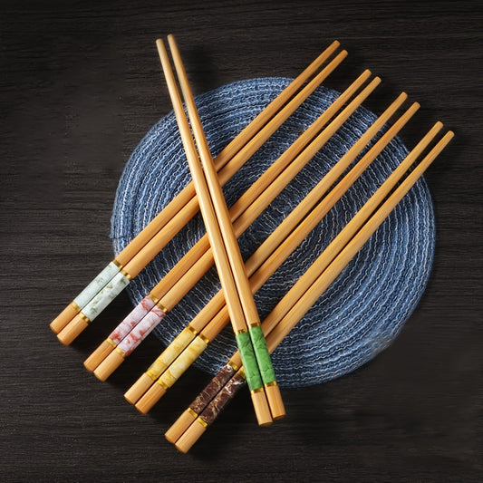 High quality, multicolor, anti-skid bamboo chopsticks, suitable for home and restaurant use.