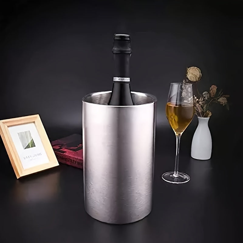 Compact stainless steel ice bucket with 1.6L capacity, perfect for keeping drinks cold on the go. Ideal for outdoor events and home use.