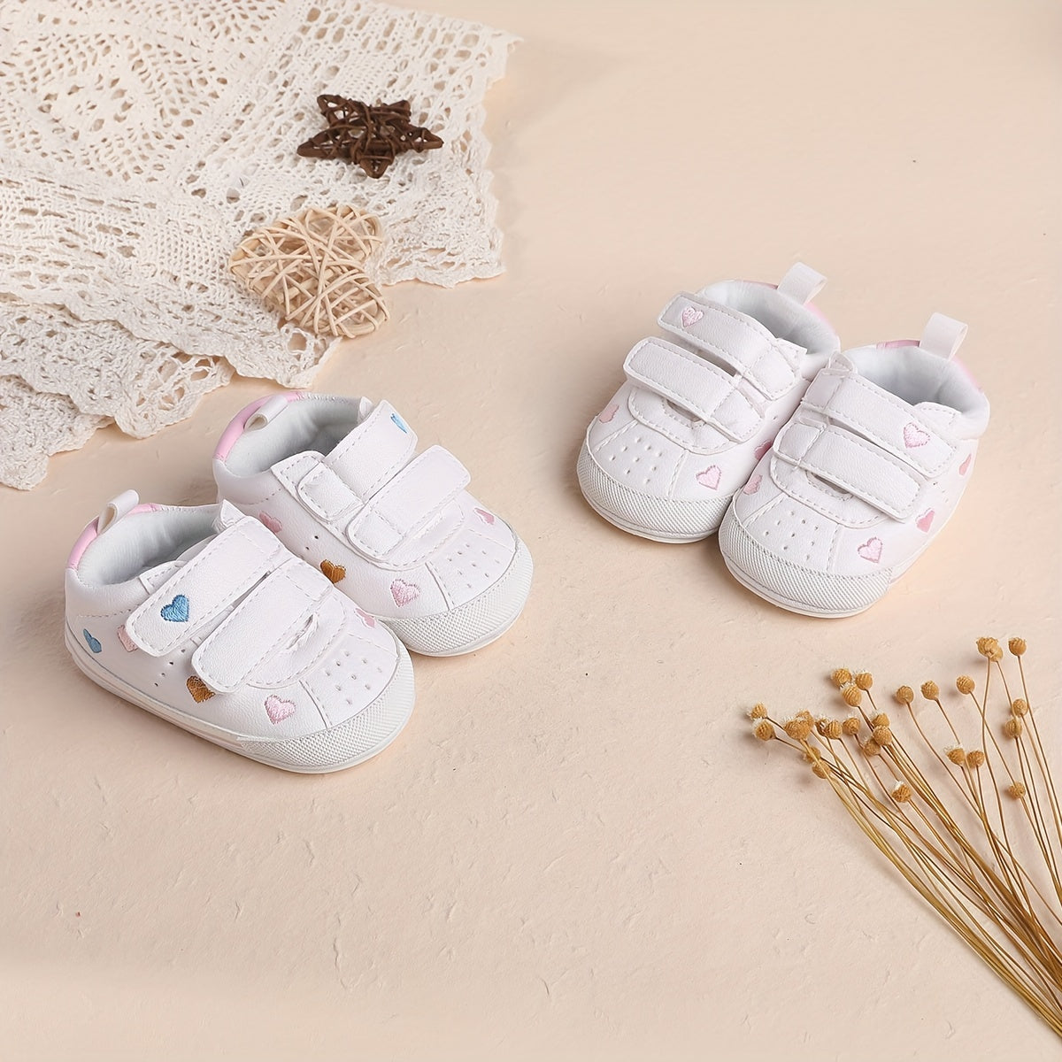 Cute and comfortable baby girl sneakers, lightweight non-slip shoes for all seasons.