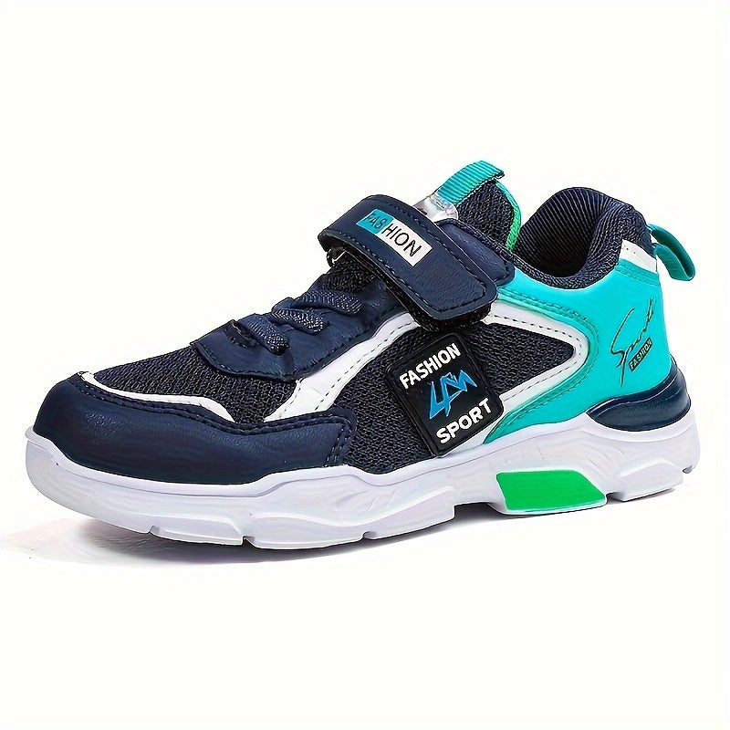 Boys' versatile lightweight sports shoes with double mesh for breathability.