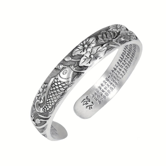 A festive gift, this S999 silver bracelet boasts a lotus fish heart pattern.