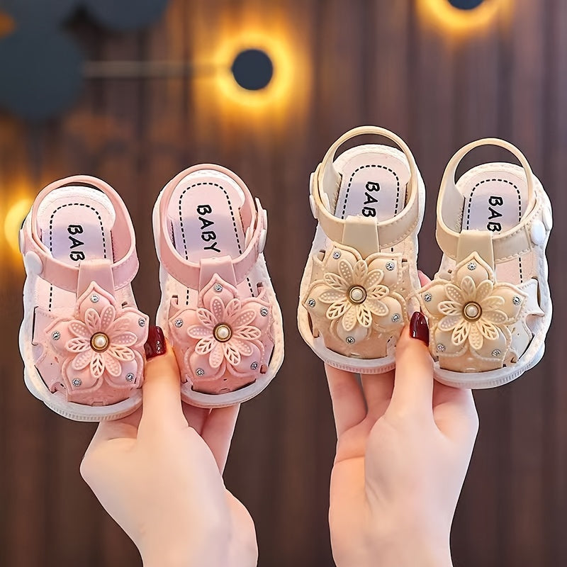 New Princess Sandals for Girls with Hollow Design, Soft Sole, Hook & Loop Closure, PVC Material, Cartoon Pattern, Summer 2024 Collection for Infants and Toddlers.