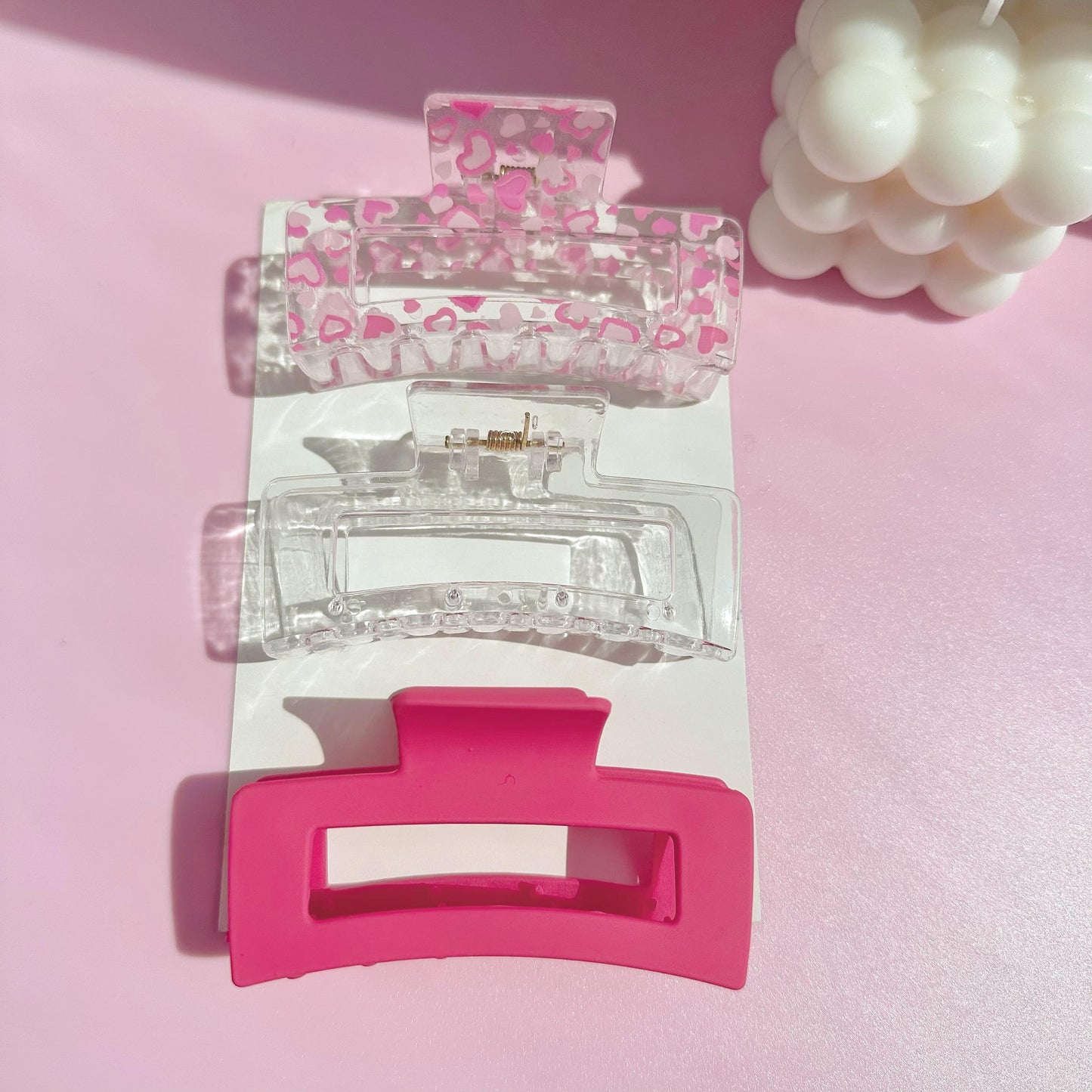 High-end and fashionable dopamine style claw clips in pink love and rose red patterns, rectangular plastic hair grippers. Suitable for daily wear, outings, hair styling, washing face